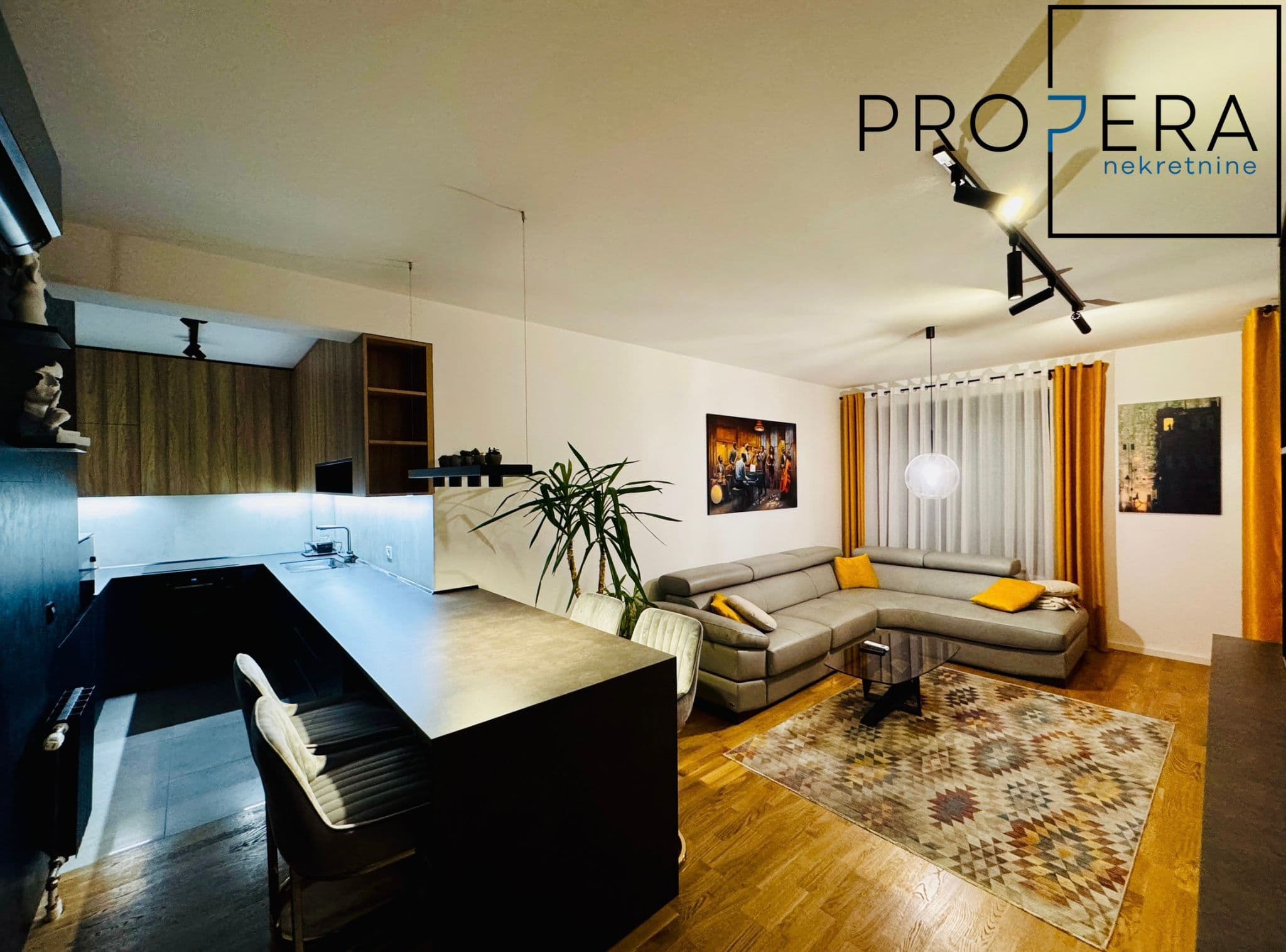 Luksuzan dvoiposoban stan u centru, Prvomajska, 64 m², fotografija 1