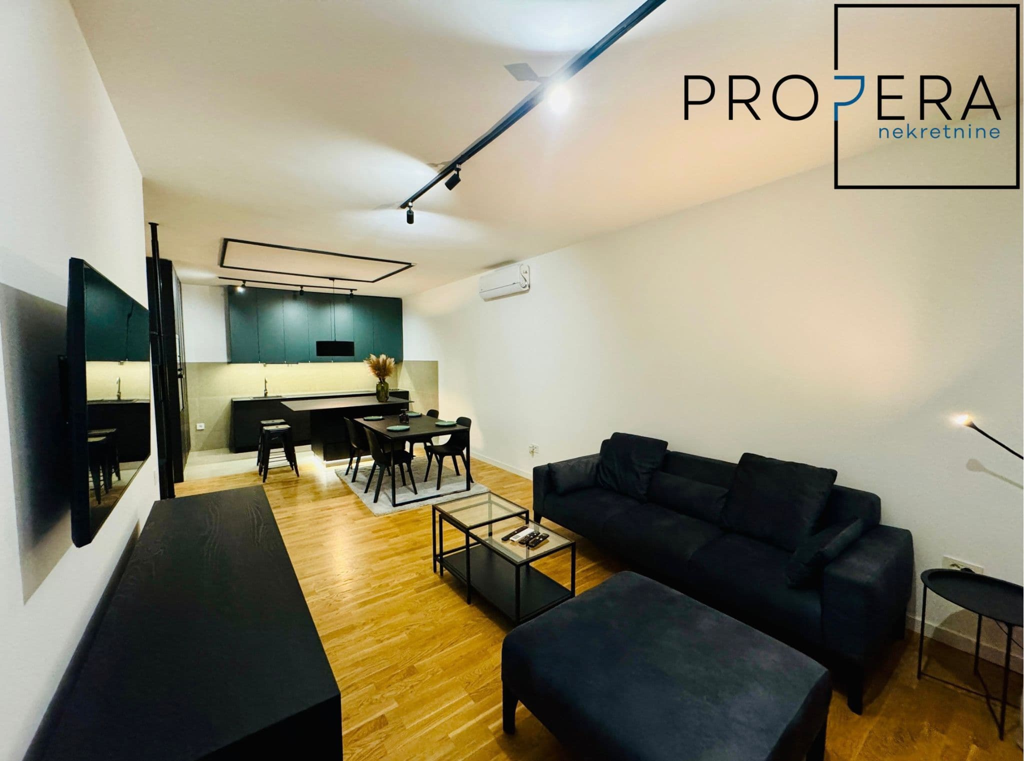 Luksuzan dvoiposoban stan u centru, Oblačića Rada, 80 m², fotografija 1